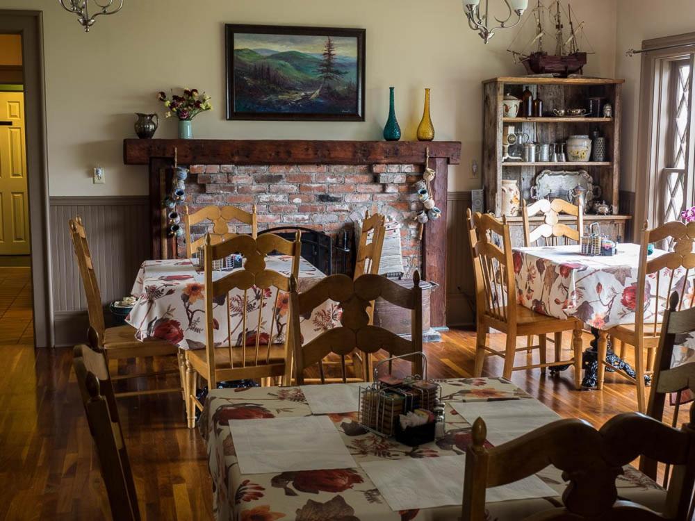 St. Martins Country Inn & Vaughan'S Restaurant Ngoại thất bức ảnh